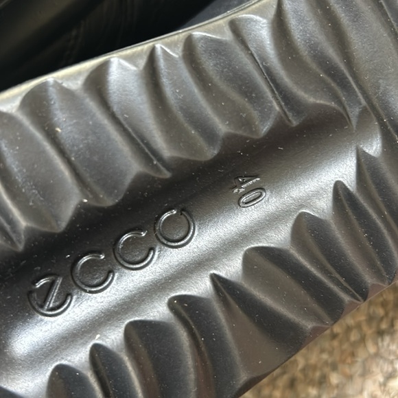 **GORTEX**Brand new never worn Ecco Gortex black leather booties. Size 40 - Picture 5 of 8